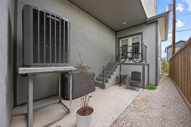 1565 W 22nd Street, Houston, TX 77008