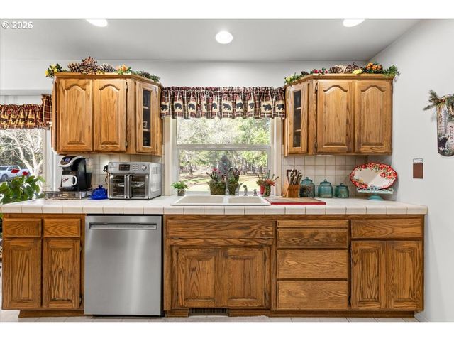 122 CARLOS Ave, Rogue River, OR 97537