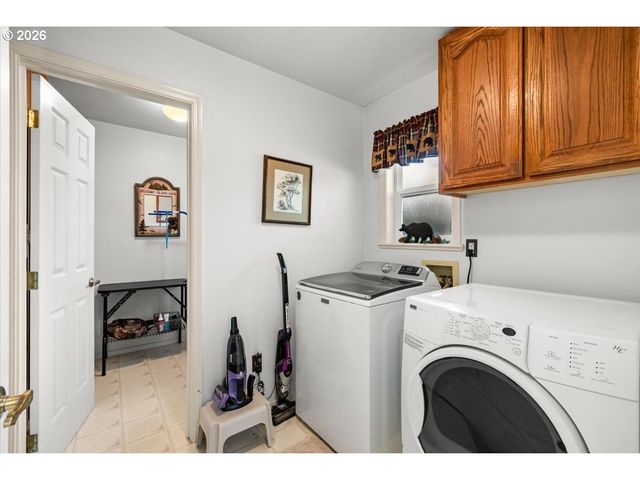 122 CARLOS Ave, Rogue River, OR 97537