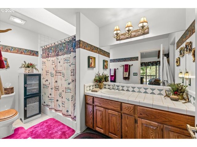 122 CARLOS Ave, Rogue River, OR 97537