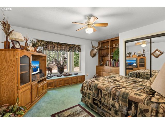 122 CARLOS Ave, Rogue River, OR 97537