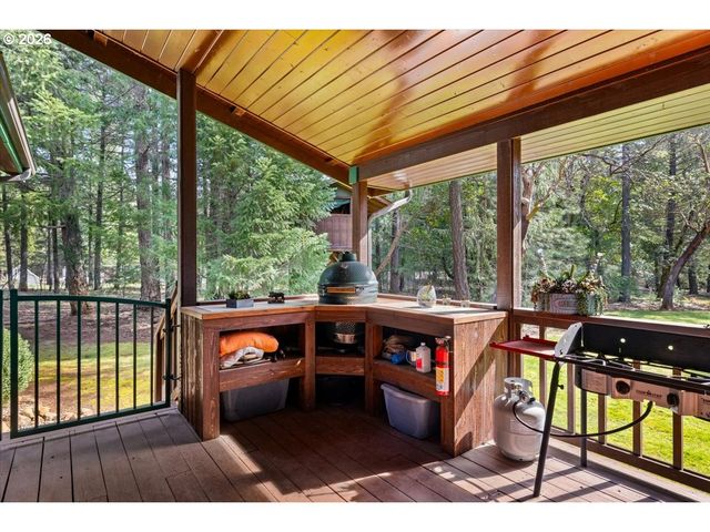 122 CARLOS Ave, Rogue River, OR 97537