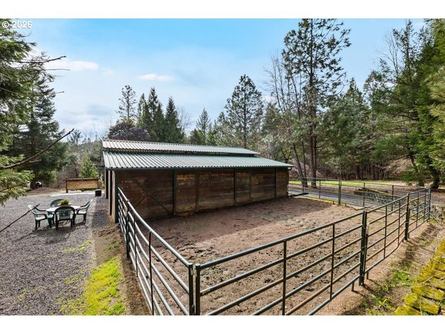 122 CARLOS Ave, Rogue River, OR 97537