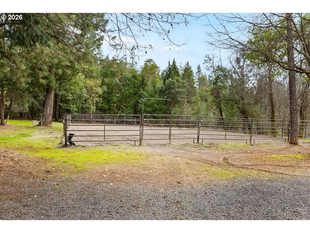 122 CARLOS Ave, Rogue River, OR 97537