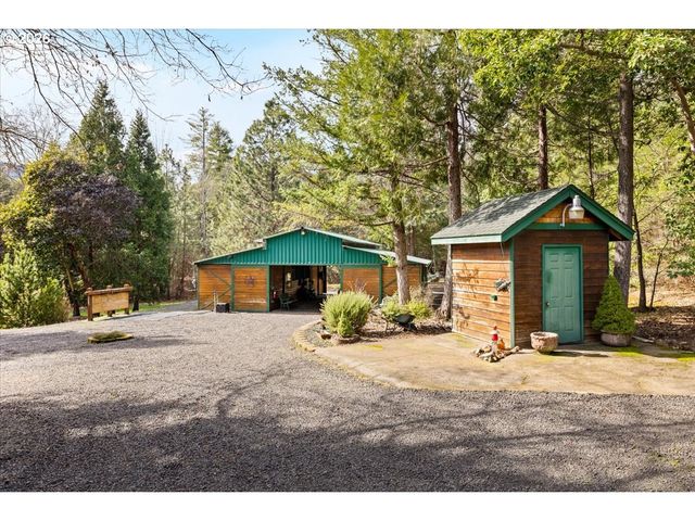 122 CARLOS Ave, Rogue River, OR 97537