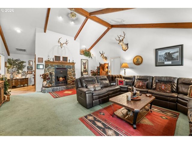 122 CARLOS Ave, Rogue River, OR 97537