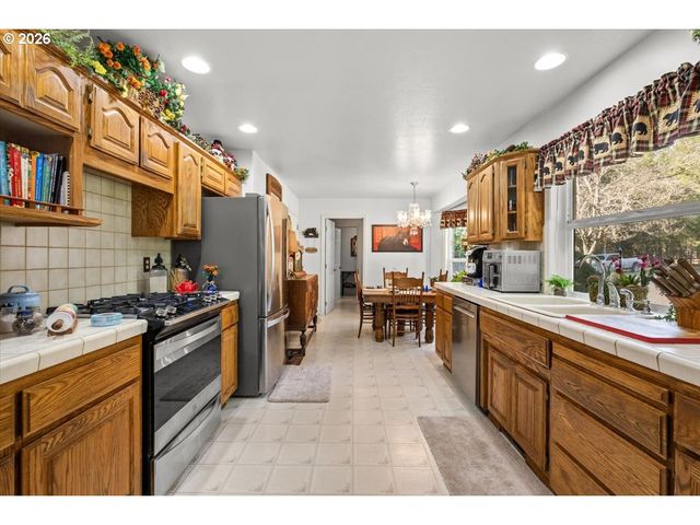 122 CARLOS Ave, Rogue River, OR 97537