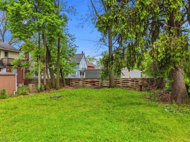 3871 Mayfield Road, Cleveland Heights, OH 44121