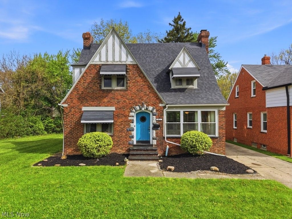 3871 Mayfield Road, Cleveland Heights, OH 44121