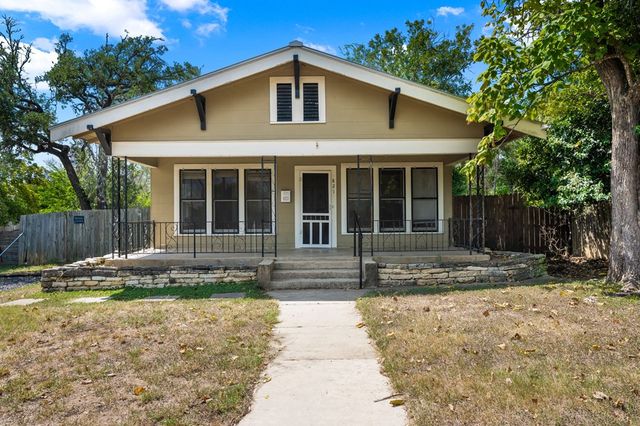 821 Moore St, Kerrville, TX 78028