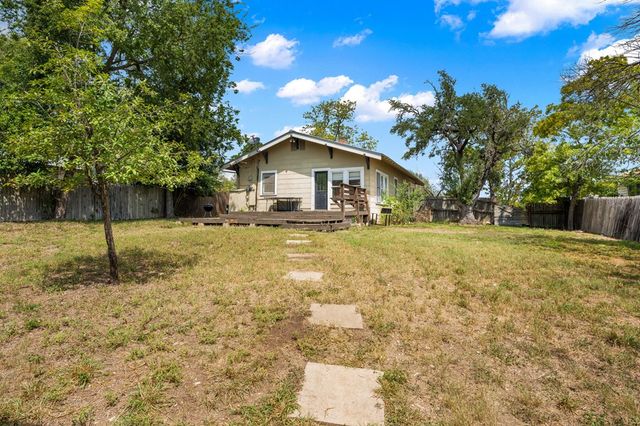 821 Moore St, Kerrville, TX 78028