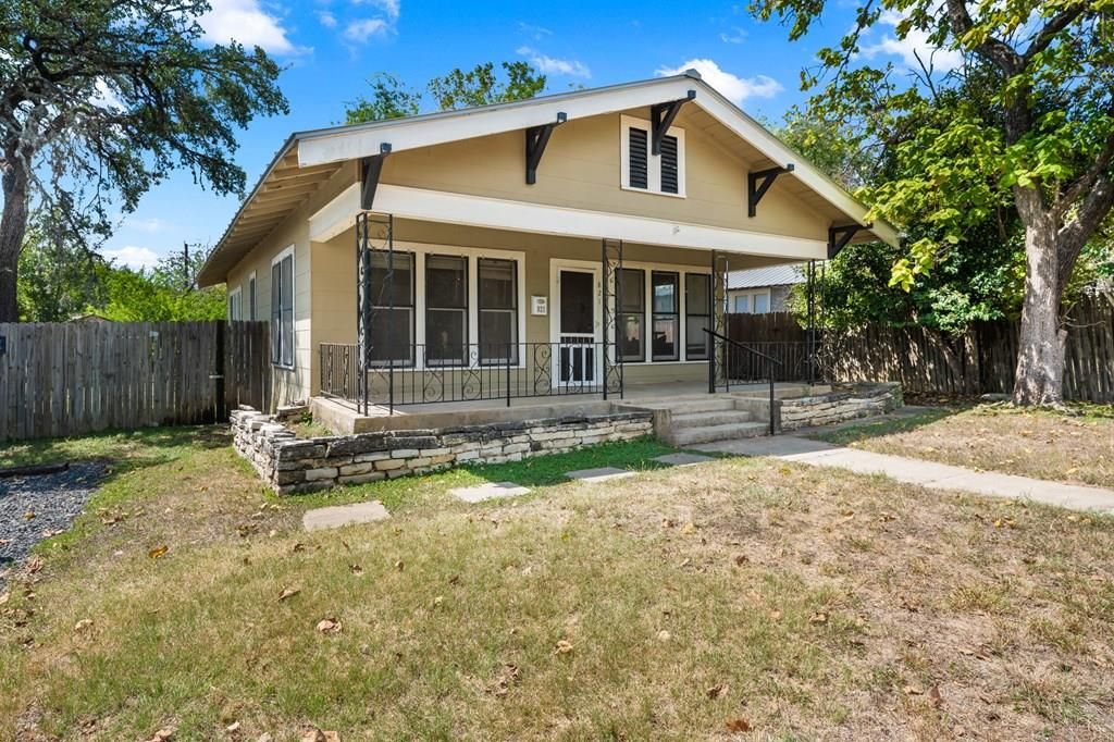 821 Moore St, Kerrville, TX 78028