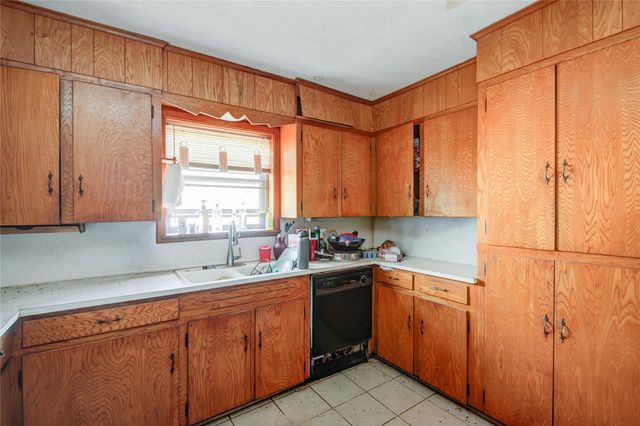 4112 Pine Shadows Street, Dickinson, TX 77539