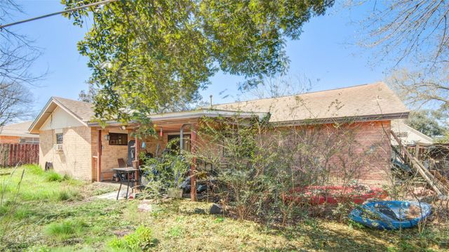 4112 Pine Shadows Street, Dickinson, TX 77539