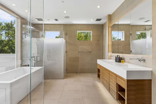 16 Sundown PKWY, Austin, TX 78746