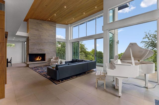 16 Sundown PKWY, Austin, TX 78746
