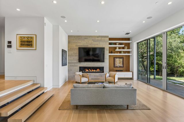 16 Sundown PKWY, Austin, TX 78746