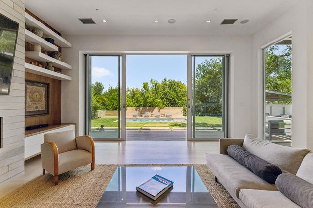 16 Sundown PKWY, Austin, TX 78746