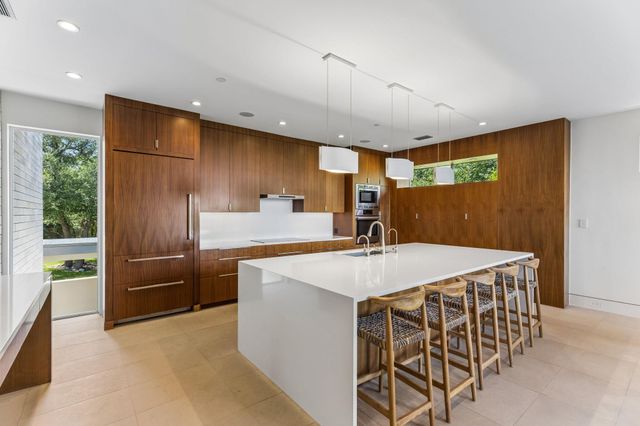 16 Sundown PKWY, Austin, TX 78746