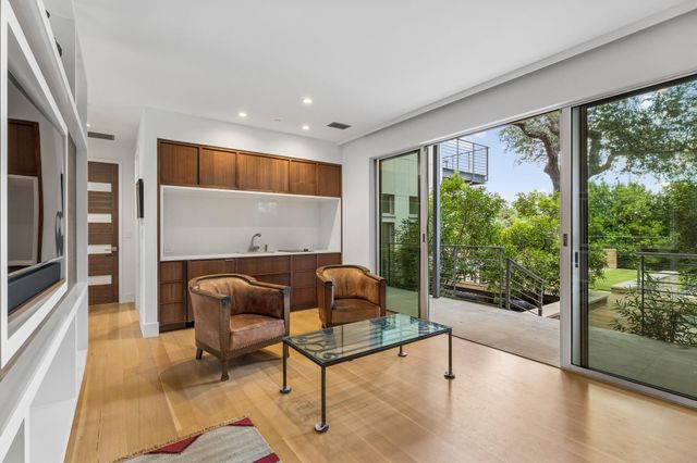 16 Sundown PKWY, Austin, TX 78746