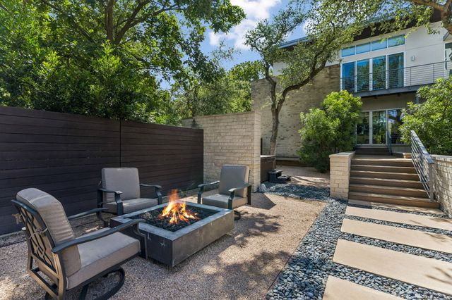 16 Sundown PKWY, Austin, TX 78746