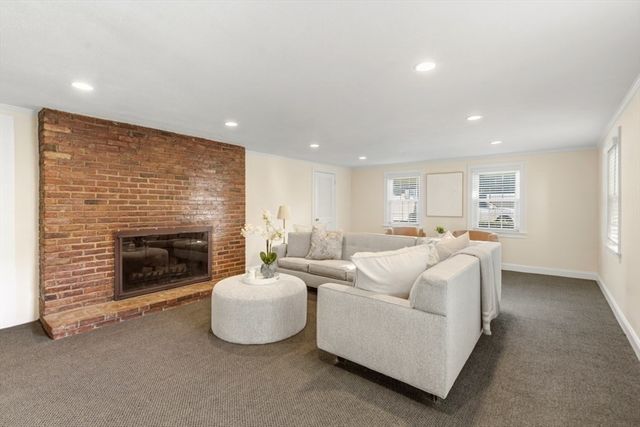 7 Longbow Circle, Lynnfield, MA 01940