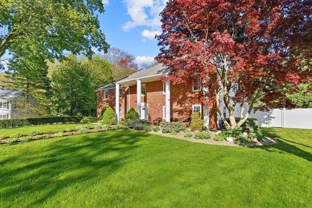 7 Longbow Circle, Lynnfield, MA 01940