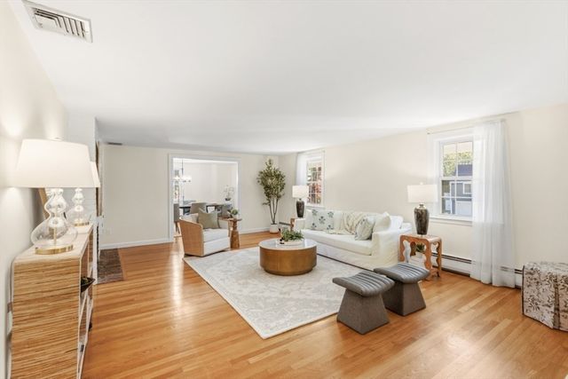 7 Longbow Circle, Lynnfield, MA 01940