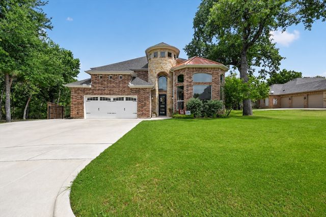 308 Familia Court, Azle, TX 76020