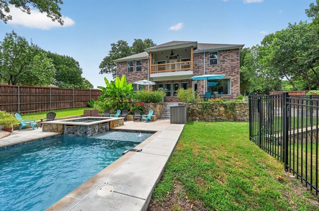 308 Familia Court, Azle, TX 76020