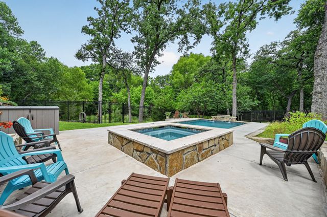 308 Familia Court, Azle, TX 76020