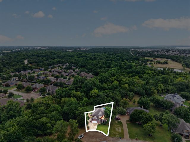 308 Familia Court, Azle, TX 76020