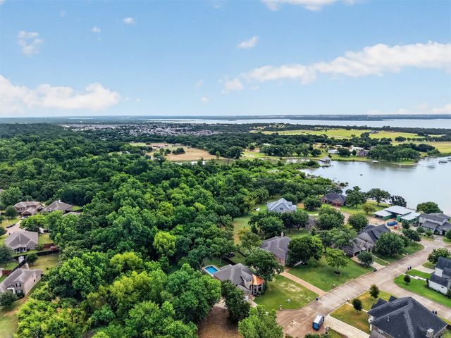 308 Familia Court, Azle, TX 76020