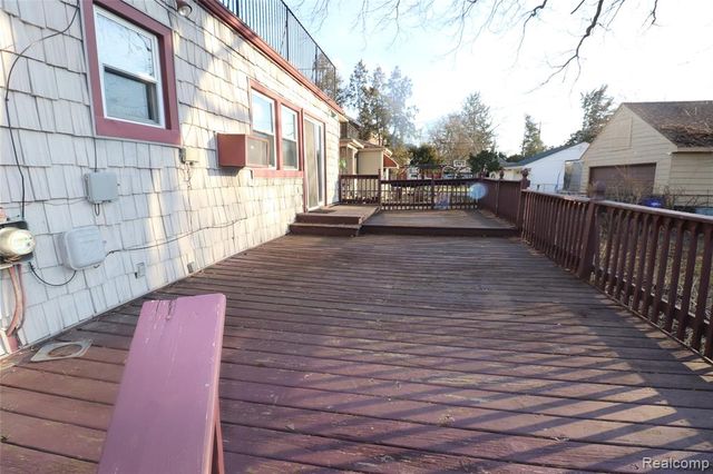 16767 Edinborough Road, Detroit, MI 48219