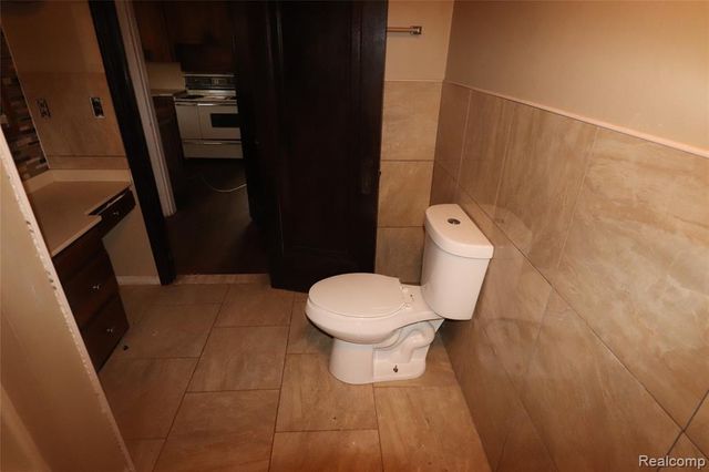 16767 Edinborough Road, Detroit, MI 48219