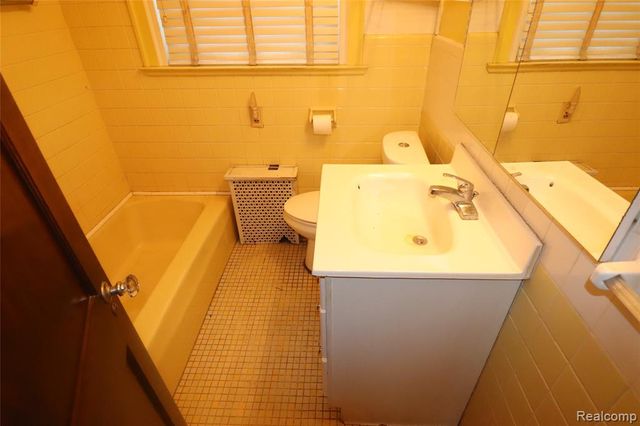 16767 Edinborough Road, Detroit, MI 48219