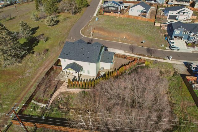 1004 Ruby Meadows, Eagle Point, OR 97524