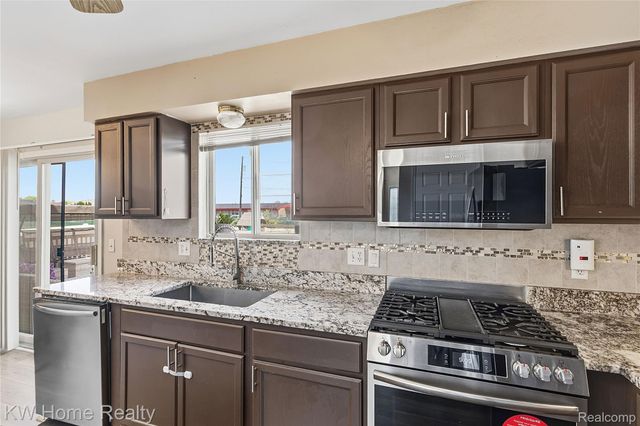 16102 Orchard Drive, Southgate, MI 48195