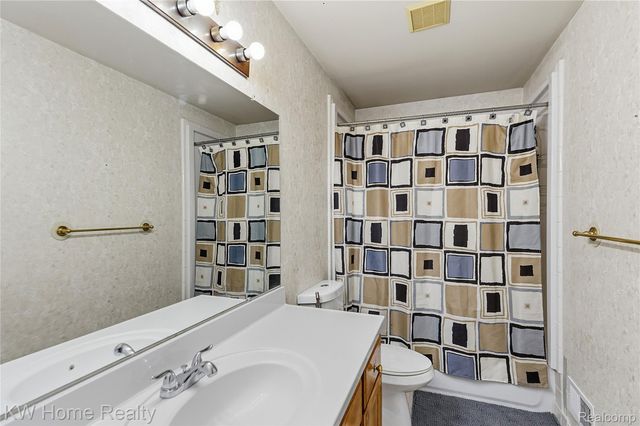 16102 Orchard Drive, Southgate, MI 48195