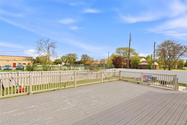 16102 Orchard Drive, Southgate, MI 48195