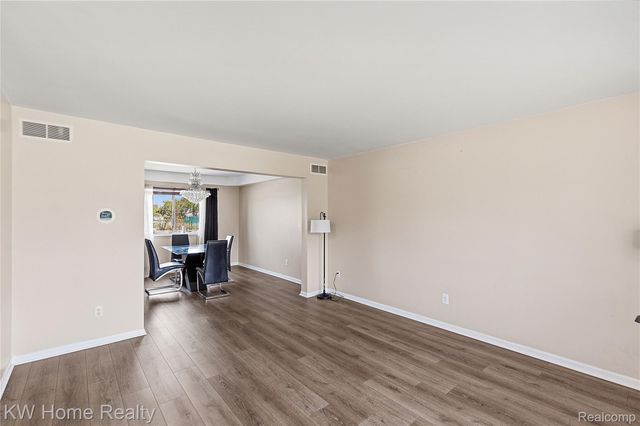 16102 Orchard Drive, Southgate, MI 48195