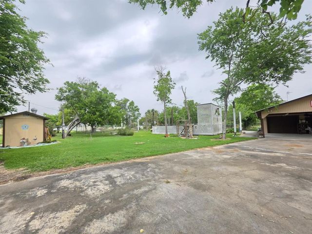 182 Smith Road, Palacios, TX 77465