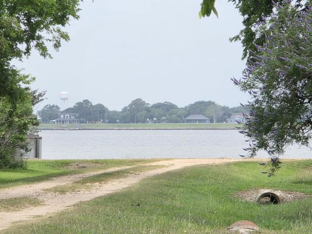 182 Smith Road, Palacios, TX 77465