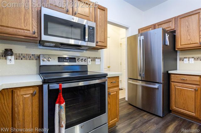 5726 Pinecroft Court 44, Independence Charter Township, MI 48346