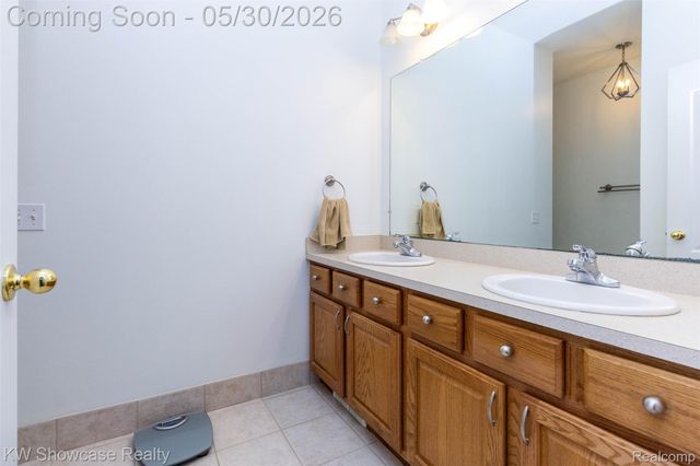 5726 Pinecroft Court 44, Independence Charter Township, MI 48346