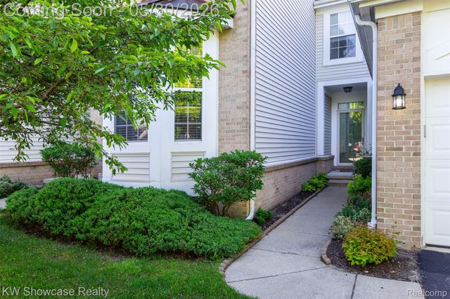 5726 Pinecroft Court 44, Independence Charter Township, MI 48346