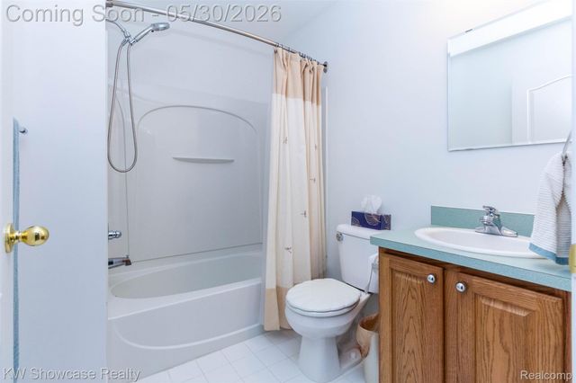 5726 Pinecroft Court 44, Independence Charter Township, MI 48346