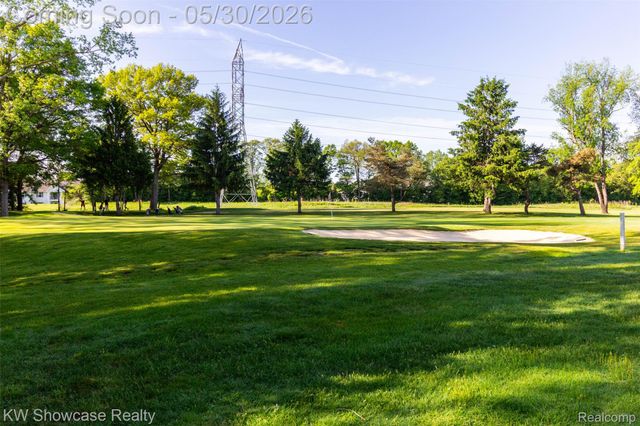 5726 Pinecroft Court 44, Independence Charter Township, MI 48346