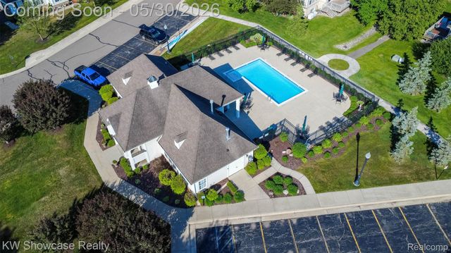 5726 Pinecroft Court 44, Independence Charter Township, MI 48346