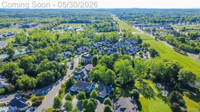 5726 Pinecroft Court 44, Independence Charter Township, MI 48346